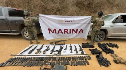 Aseguran 23 explosivos y 11 armas tras persecución en Sinaloa