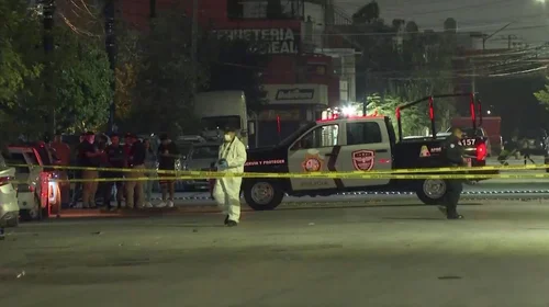 Ejecutan a dos jóvenes afuera de un domicilio en Apodaca