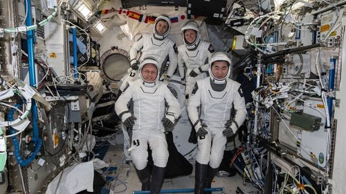 Astronautas regresan a la Tierra en evacuación médica de la NASA