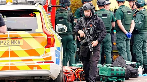 Mueren dos en ataque a sinagoga en Inglaterra