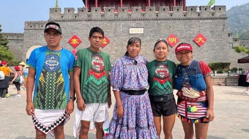 Ganan atletas indígenas mexicanos maratón en China