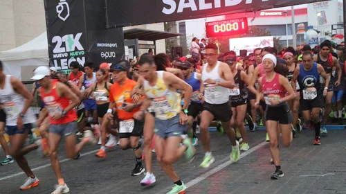 Atletas mexicanos dominan en el 21K Nuevo León 2024