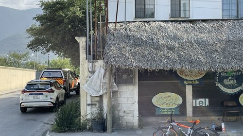 Atropella camioneta a ciclista al sur de Monterrey