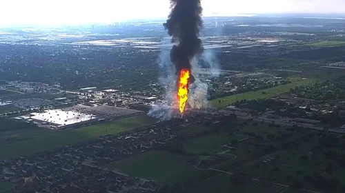 Autoridades evacúan zona de Houston tras explosión en oleoducto
