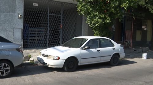 Reportan vehículos abandonados en la colonia Independencia