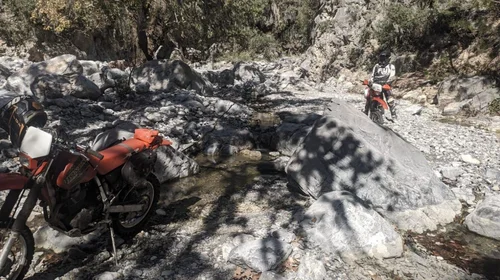 Auxilian a motociclistas extraviados en la Sierra de Santiago