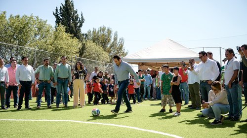 Saltillo rehabilita cancha y plaza en la colonia Morelos