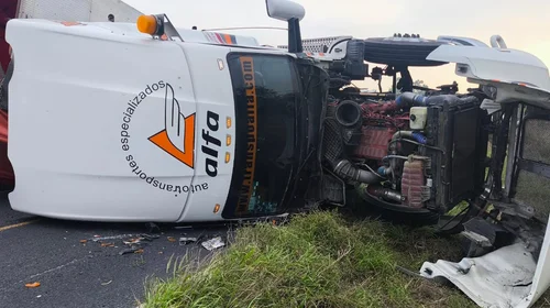 Vuelca tráiler en el municipio de Galeana, Nuevo León