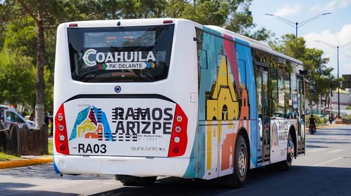 Estudiantes del Cecyte causando desorden en ruta estudiantil