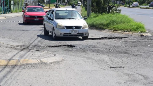 Baches complican la vialidad en el municipio de García 