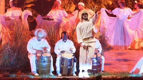Penélope Cruz, Kany García y Residente llegan a show de Bad Bunny