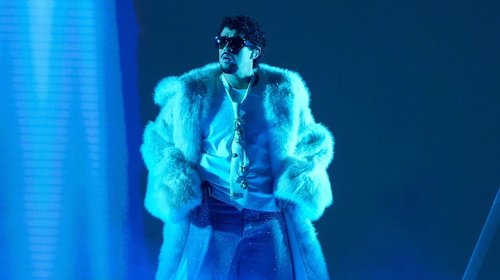 Rompe Bad Bunny barrera latina en halftime del Super Bowl LX