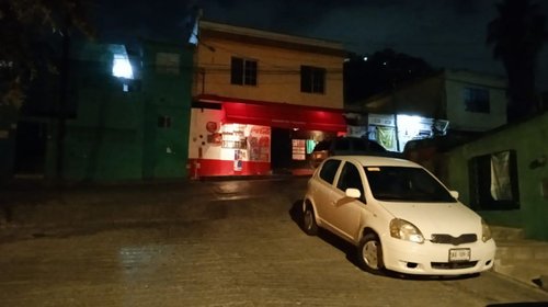 Balean a hombre afuera de tienda de abarrotes