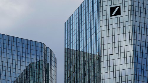 Registran oficinas de Deutsche Bank por caso de lavado de dinero