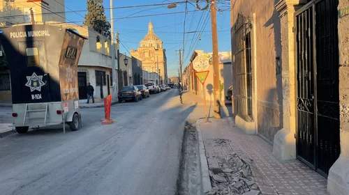Destruyen banquetas históricas en obras del Centro de Saltillo