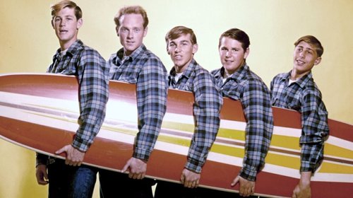 Los Beach Boys surfearon el éxito en un documental