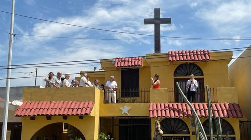 Bendicen obras religiosas del artista Cuahutémoc Zamudio