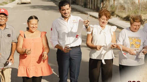 Beto Granados entrega pavimentación de la calle Vicente Barrera