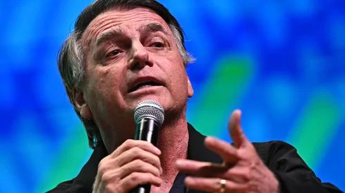 Jair Bolsonaro abandona reclusorio para tener cirugía 