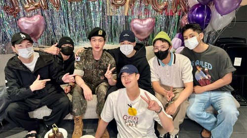 Celebran regreso de Jin del grupo K-pop, BTS 