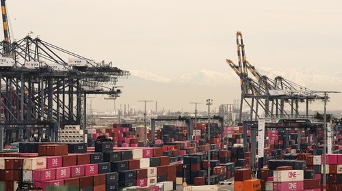 Cae petróleo intermedio de Texas casi 10% tras pausa de ataques