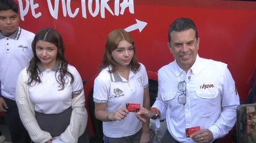 Entrega alcalde apoyo para transporte a estudiantes de Victoria