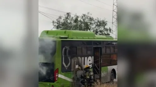 Se incendia camión urbano en Apodaca; no hay heridos