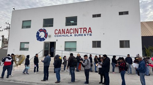 Miles buscan oportunidad laboral en Feria del Empleo de Coahuila