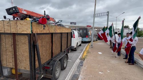 Reciben en Nuevo Laredo a caravana de vehículos de paisanos