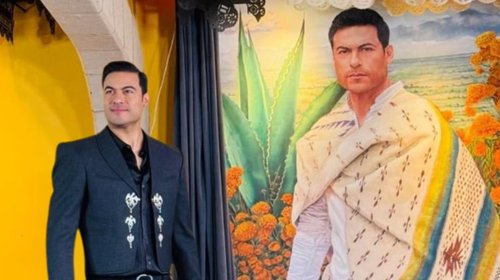 Develan retrato de Carlos Rivera en histórico Salón Tenampa