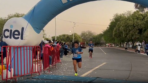 Se reúnen 700 participantes en carrera por 50 aniversario del CUN