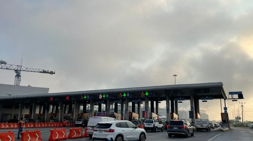 Reducen espera en caseta de Autopista al Aeropuerto con gratuidad