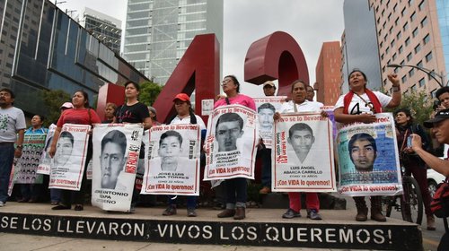 Asegura AMLO que no habrá 'carpetazo' del caso Ayotzinapa