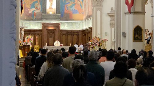 Abarrotan regios catedral por domingo de resurrección