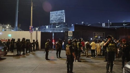 Colapsa tribuna en estadio de Alianza Lima; reportan 60 heridos