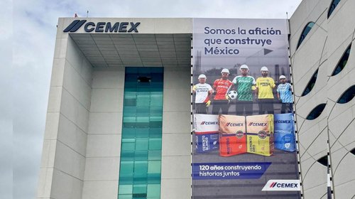Cemex conmemora 120 años 'jugando' en equipo 