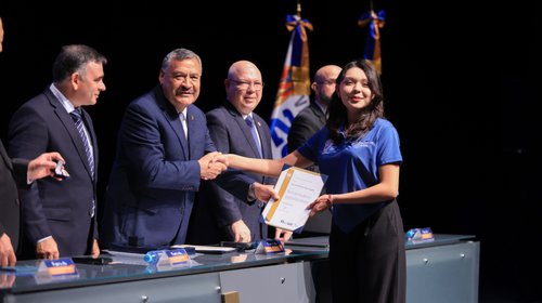 Reconoce UANL permanencia de estudiantes de excelencia