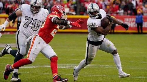 Raiders sorprenden a los Chiefs con 2 touchdowns defensivos