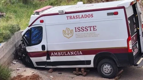 Choque de ambulancia deja seis muertos en carretera de Chihuahua