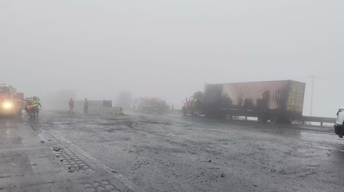 Choque de tráileres en Monterrey-Saltillo causa cierre