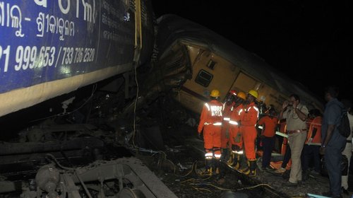 Choque de trenes en la India deja 13 muertos y 25 heridos