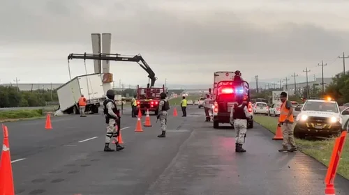Choque múltiple colapsa la autopista a Nuevo Laredo