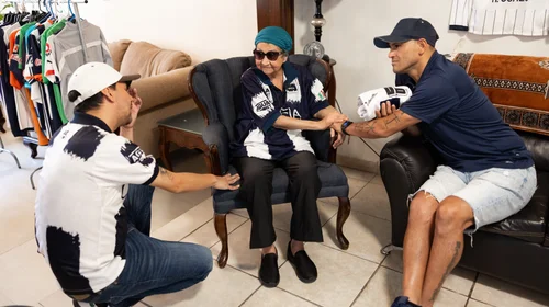 ‘Chupete’ Suazo cumple sueño de aficionada regia