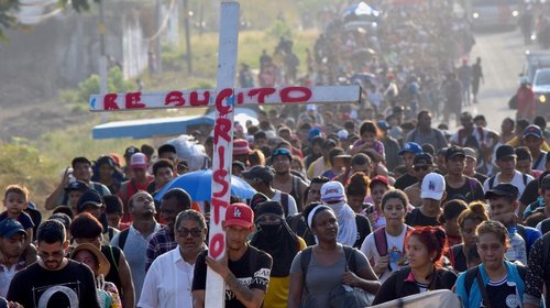 Cientos de migrantes salen en caravana desde Chiapas