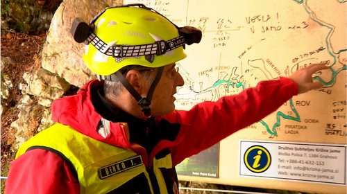 Cinco personas atrapadas en cueva inundada en Eslovenia