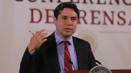 Anuncia Claudia que Antonio Martínez seguirá como titular del SAT