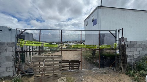 Clausuran empresa por abandono de contenedores con pilas