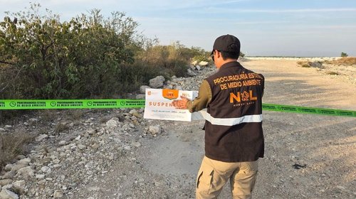Clausuran camino ecocida de humedales de Zuazua