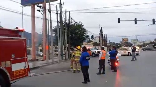 Dos eventos colapsan tráfico en Carretera Nacional y Garza Sada