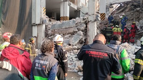 Recuperan tres cuerpos tras colapso de edificio en CDMX